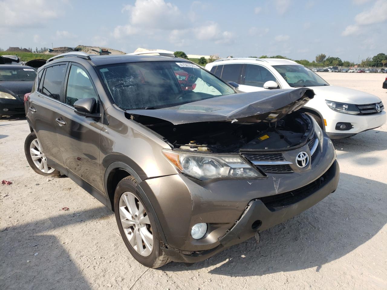 Photo 1 from auction – 2015 TOYOTA RAV4 LIMIT with VIN 2T3YFREV2FW214258