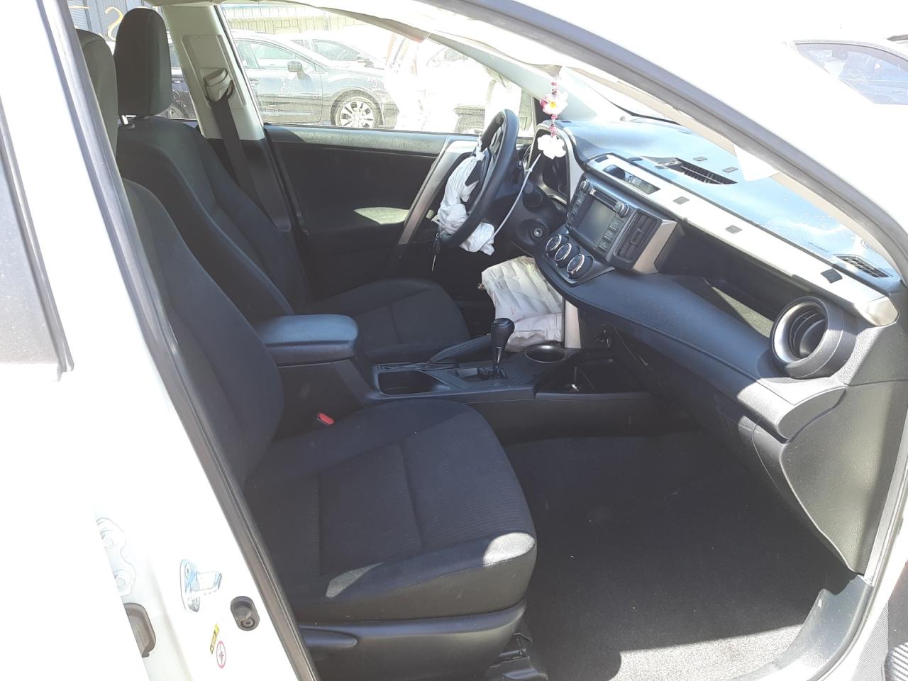 Photo 5 from auction – 2014 TOYOTA RAV4 LE with VIN JTMZFREV5EJ002214