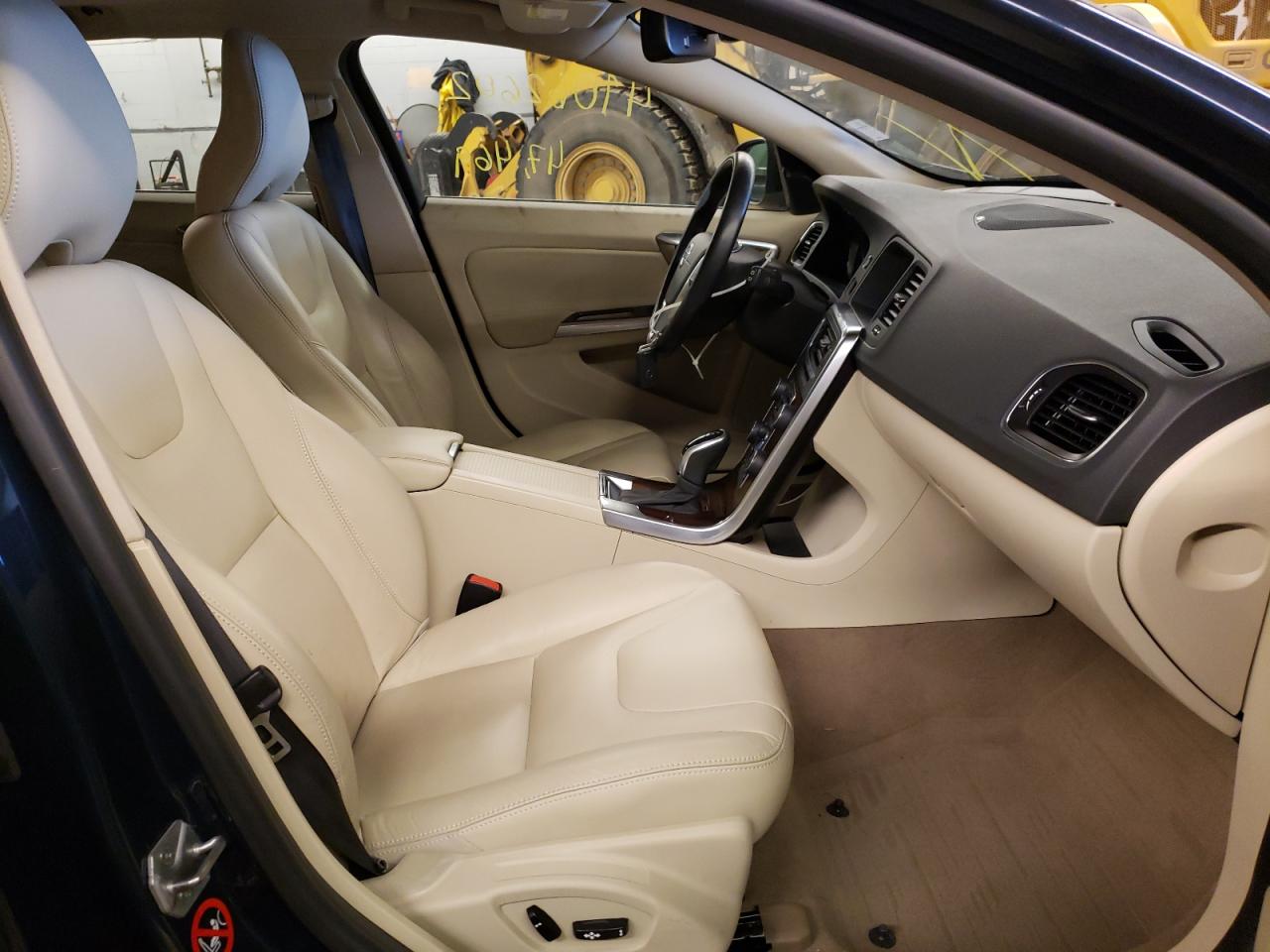 Photo 5 from auction – 2015 VOLVO V60 PLATIN with VIN YV1612SD5F1193410