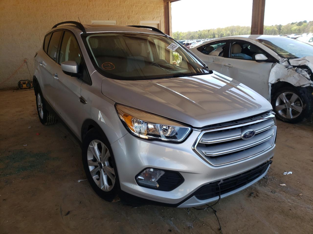 FORD ESCAPE SE 2018 with VIN 1FMCU0GD0JUB76028 - Photo from auction