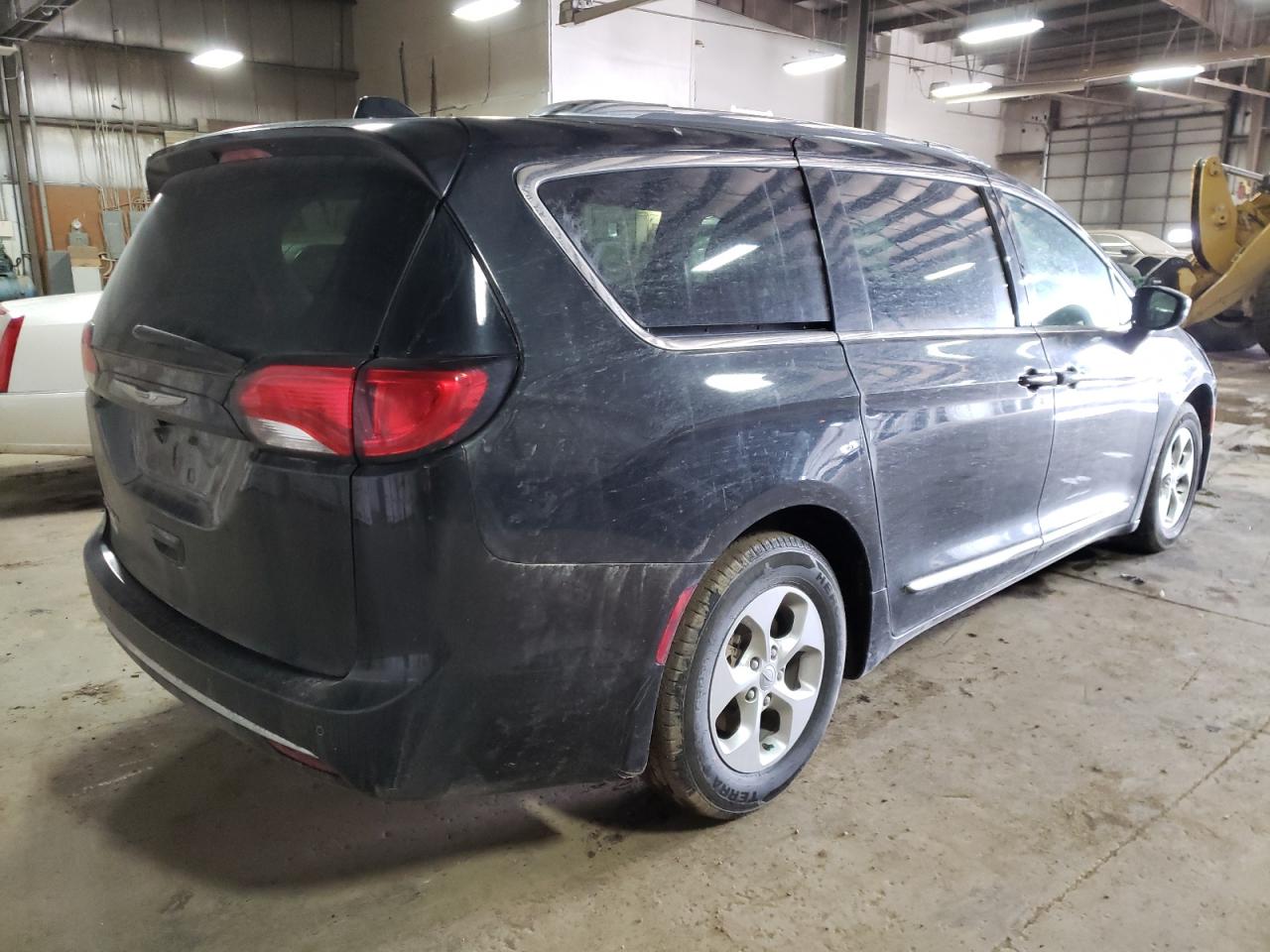 Photo 4 from auction – 2017 CHRYSLER PACIFICA T with VIN 2C4RC1EGXHR588839