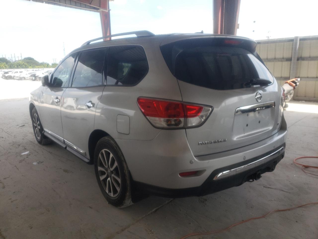Photo 3 from auction – 2015 NISSAN PATHFINDER with VIN 5N1AR2MN5FC675535
