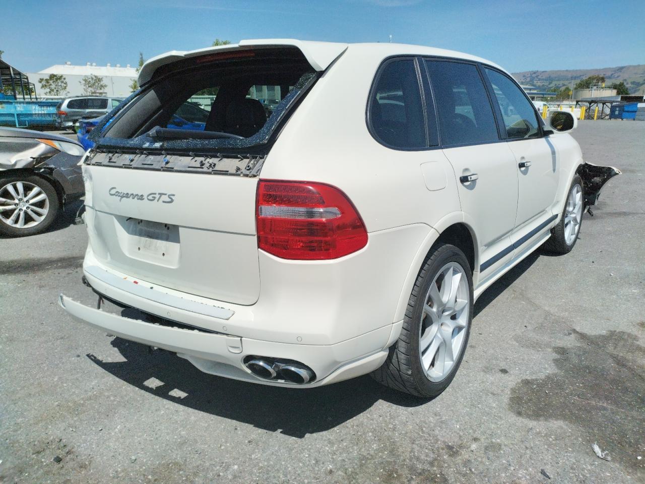 Photo 4 from auction – 2010 PORSCHE CAYENNE GT with VIN WP1AD2AP2ALA60005