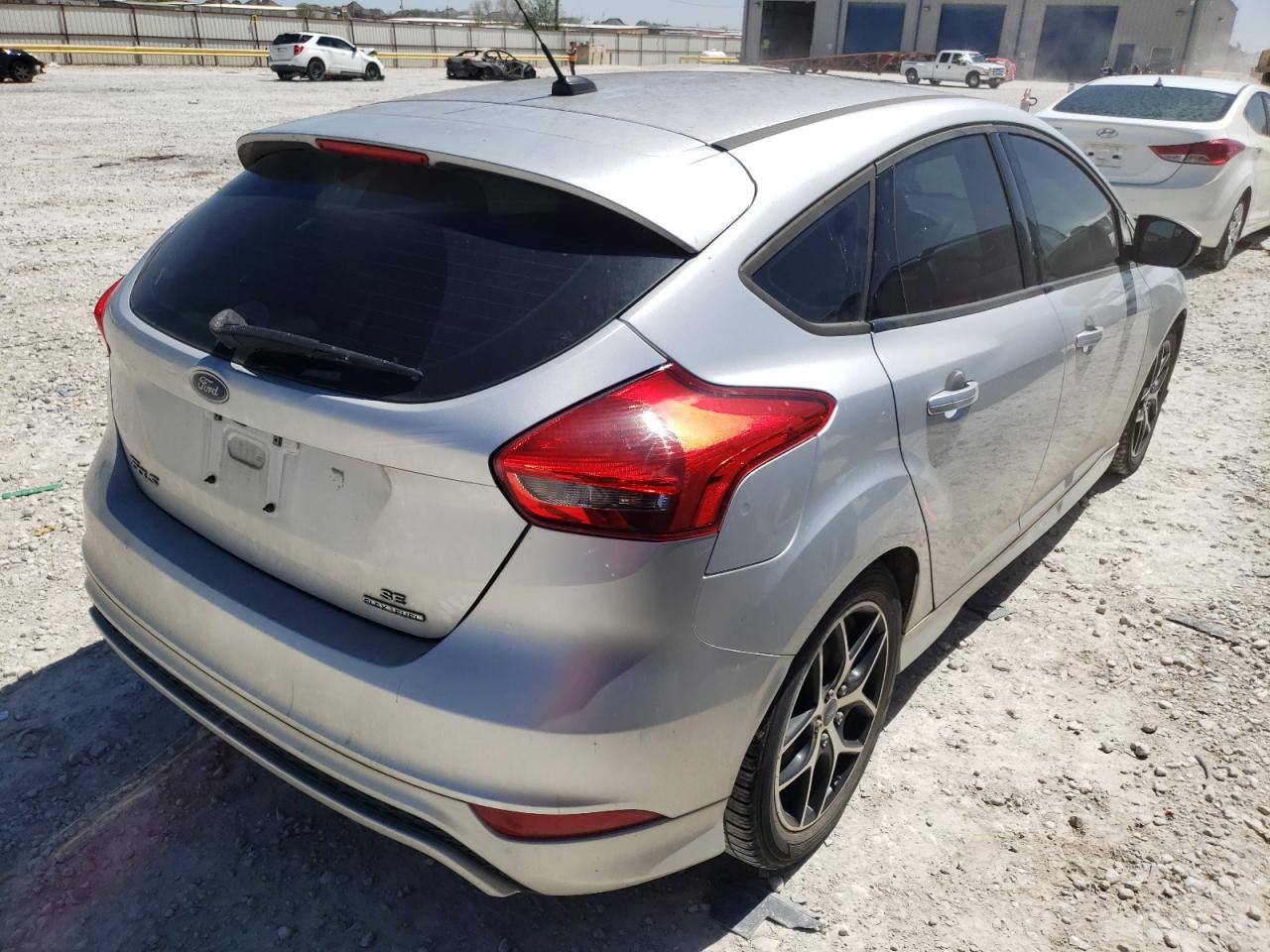 Photo 4 from auction – 2015 FORD FOCUS SE with VIN 1FADP3K20FL354157