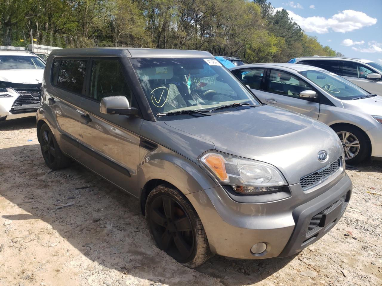 KIA SOUL + 2011 with VIN KNDJT2A23B7197599 - Photo from auction