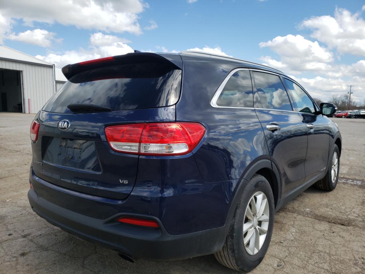 Photo 4 from auction – 2016 KIA SORENTO LX with VIN 5XYPGDA59GG036947