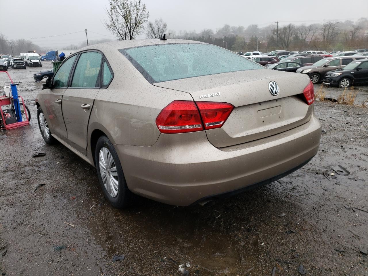 Photo 3 from auction – 2015 VOLKSWAGEN PASSAT S with VIN 1VWAT7A3XFC040829