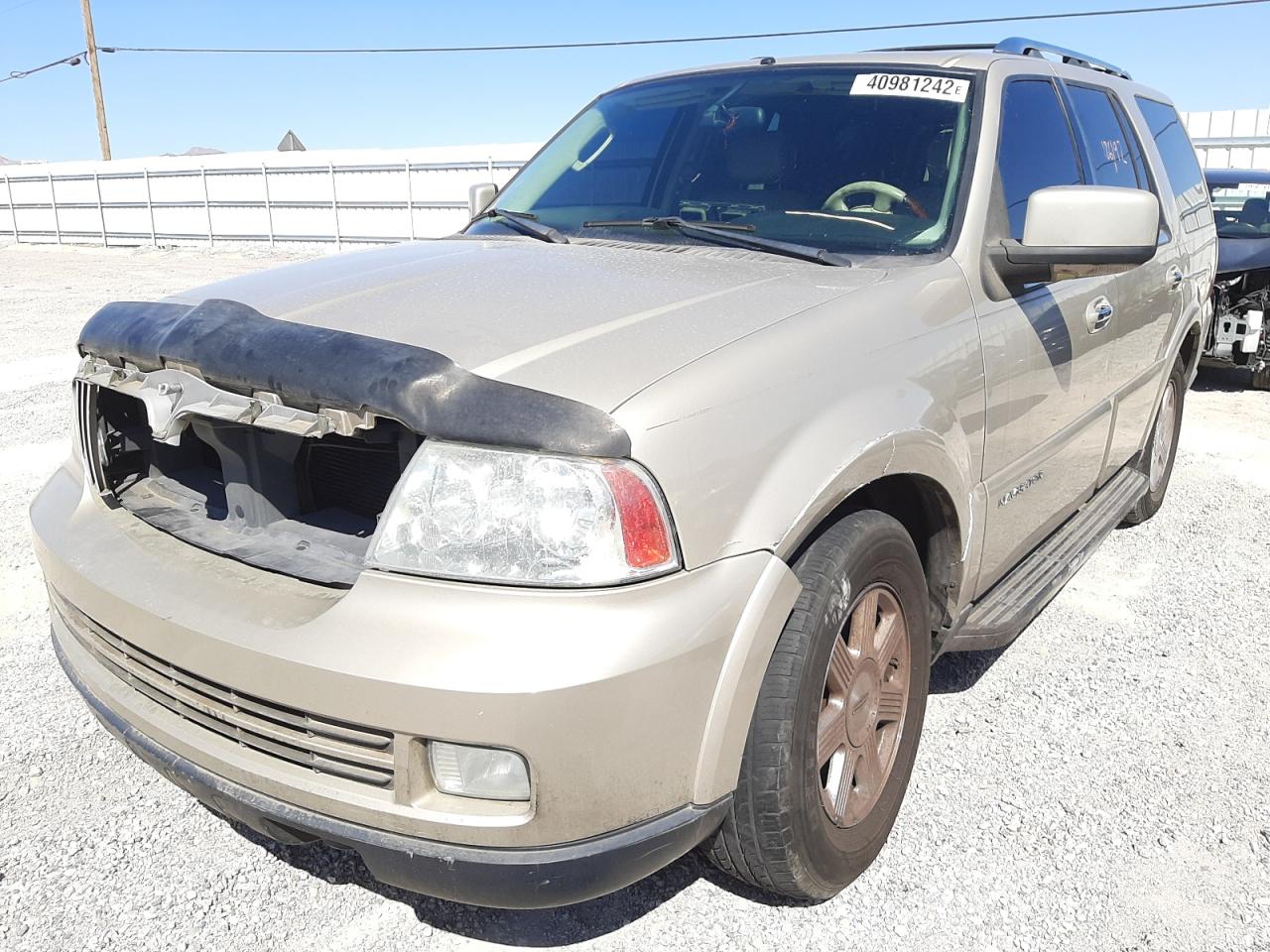 Photo 2 from auction – 2005 LINCOLN NAVIGATOR with VIN 5LMFU27535LJ20952