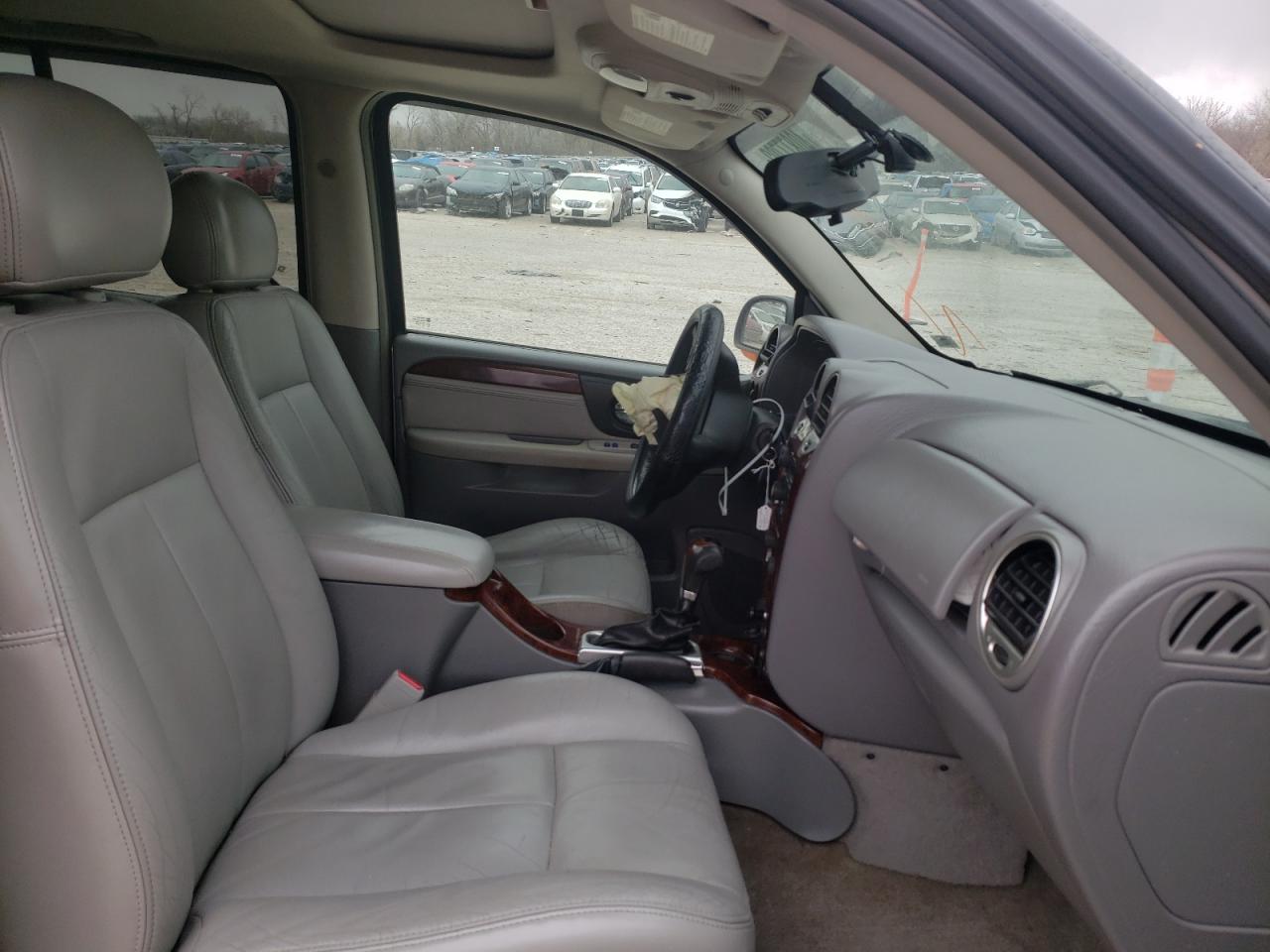 Photo 5 from auction – 2005 GMC ENVOY with VIN 1GKDT13S352102906