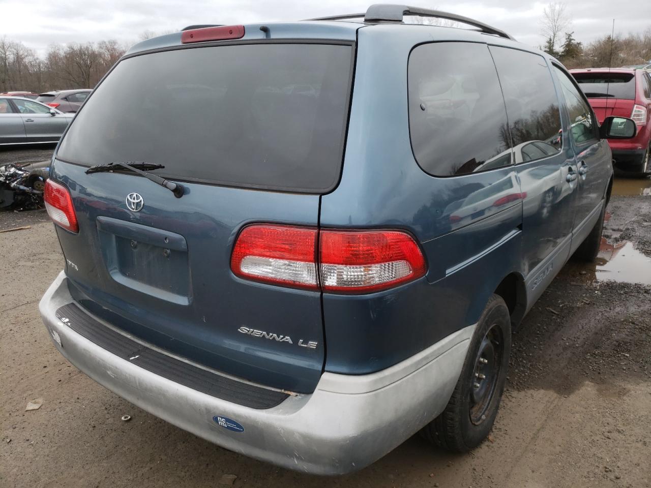 Photo 4 from auction – 2001 TOYOTA SIENNA with VIN 4T3ZF13C62U426646