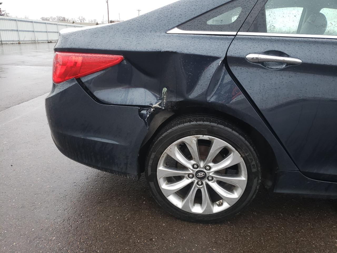 Photo 9 from auction – 2011 HYUNDAI SONATA SE with VIN 5NPEC4AC7BH215930