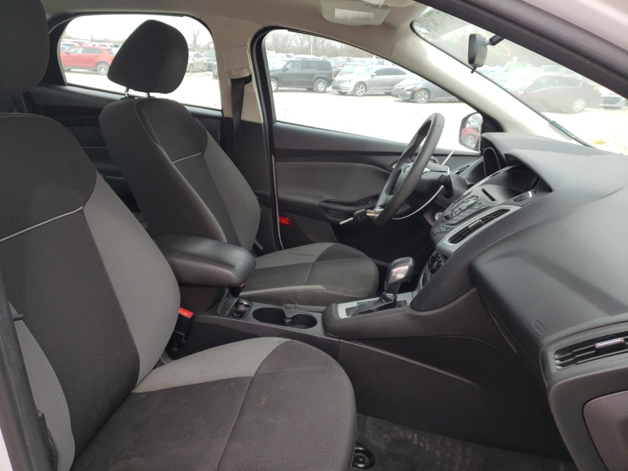 Photo 5 from auction – 2014 FORD FOCUS SE with VIN 1FADP3F23EL243157