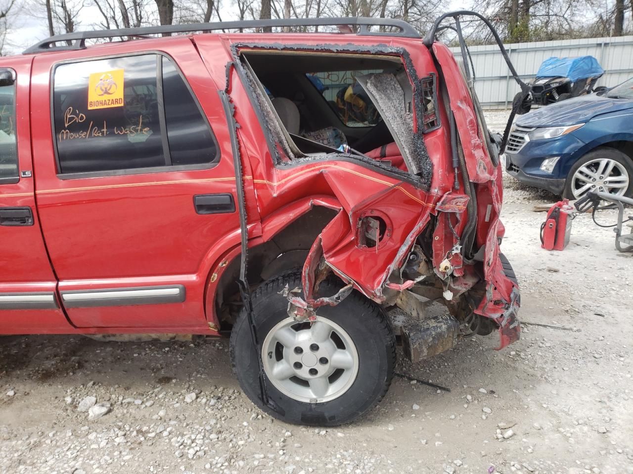 Photo 9 from auction – 2000 CHEVROLET BLAZER with VIN 1GNDT13W3Y2177129