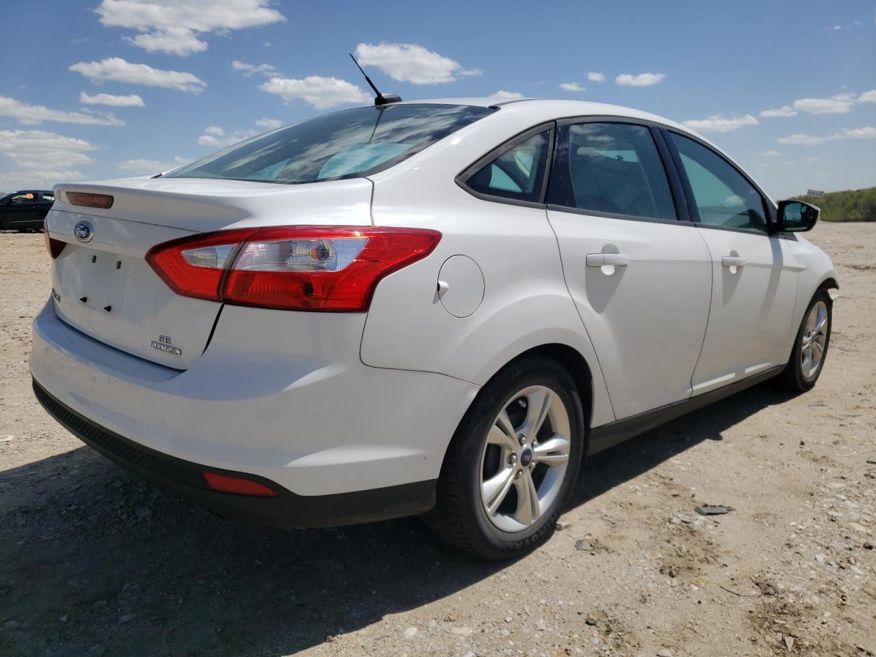 Photo 4 from auction – 2014 FORD FOCUS SE with VIN 1FADP3F28EL203043