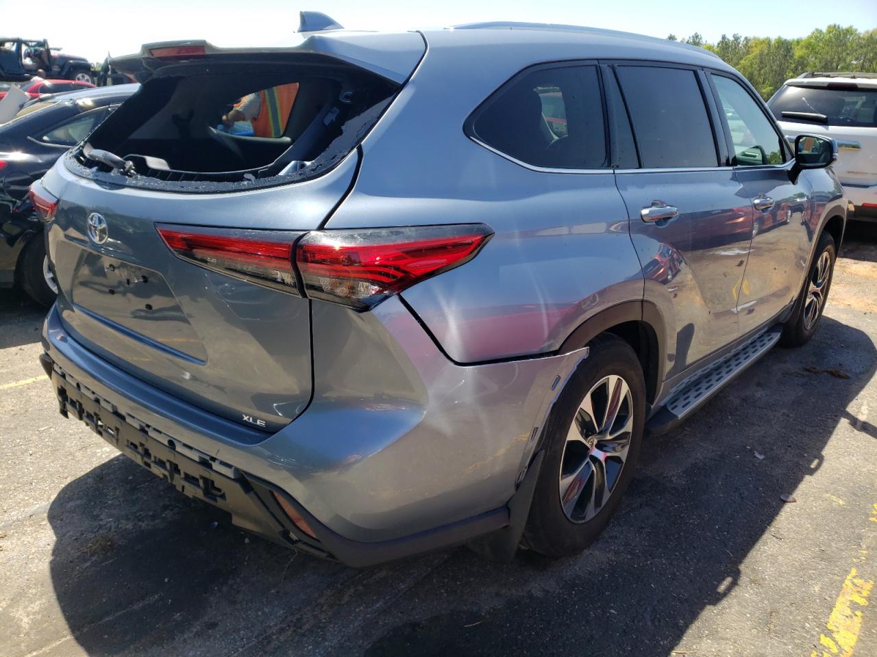 Photo 4 from auction – 2021 TOYOTA HIGHLANDER with VIN 5TDGZRAHXMS065972