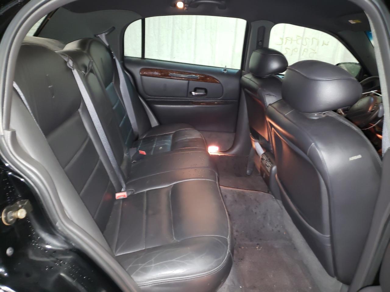 Photo 6 from auction – 2001 LINCOLN TOWN CAR E with VIN 1LNHM81W71Y715221