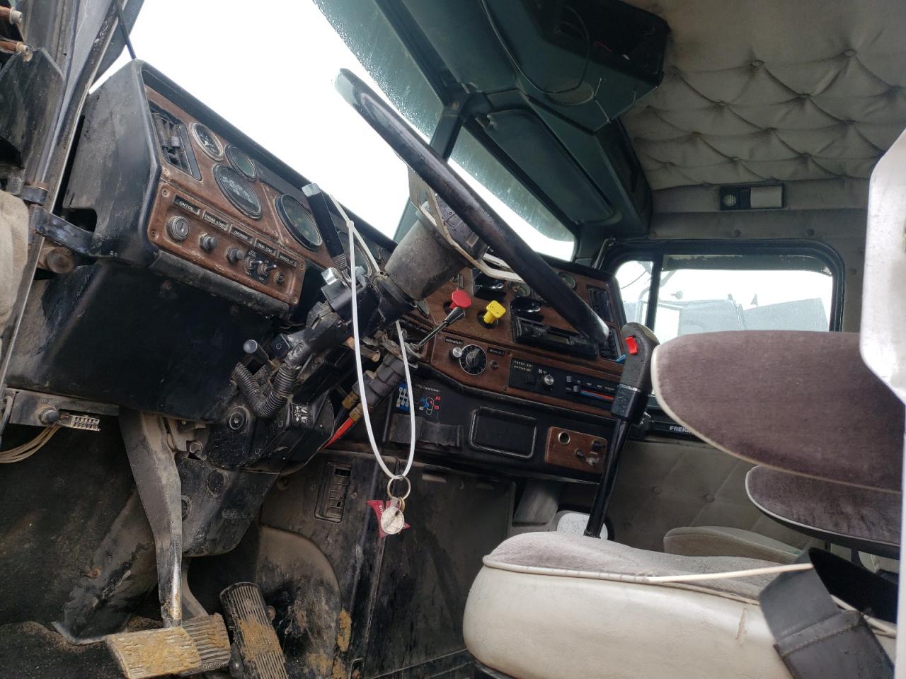 Фото 5 с аукциона – 1991 FREIGHTLINER CONVENTION с VIN 1FUYDSEB6MP511523