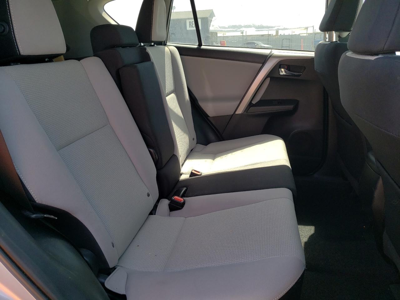 Photo 6 from auction – 2016 TOYOTA RAV4 XLE with VIN 2T3WFREV3GW303040