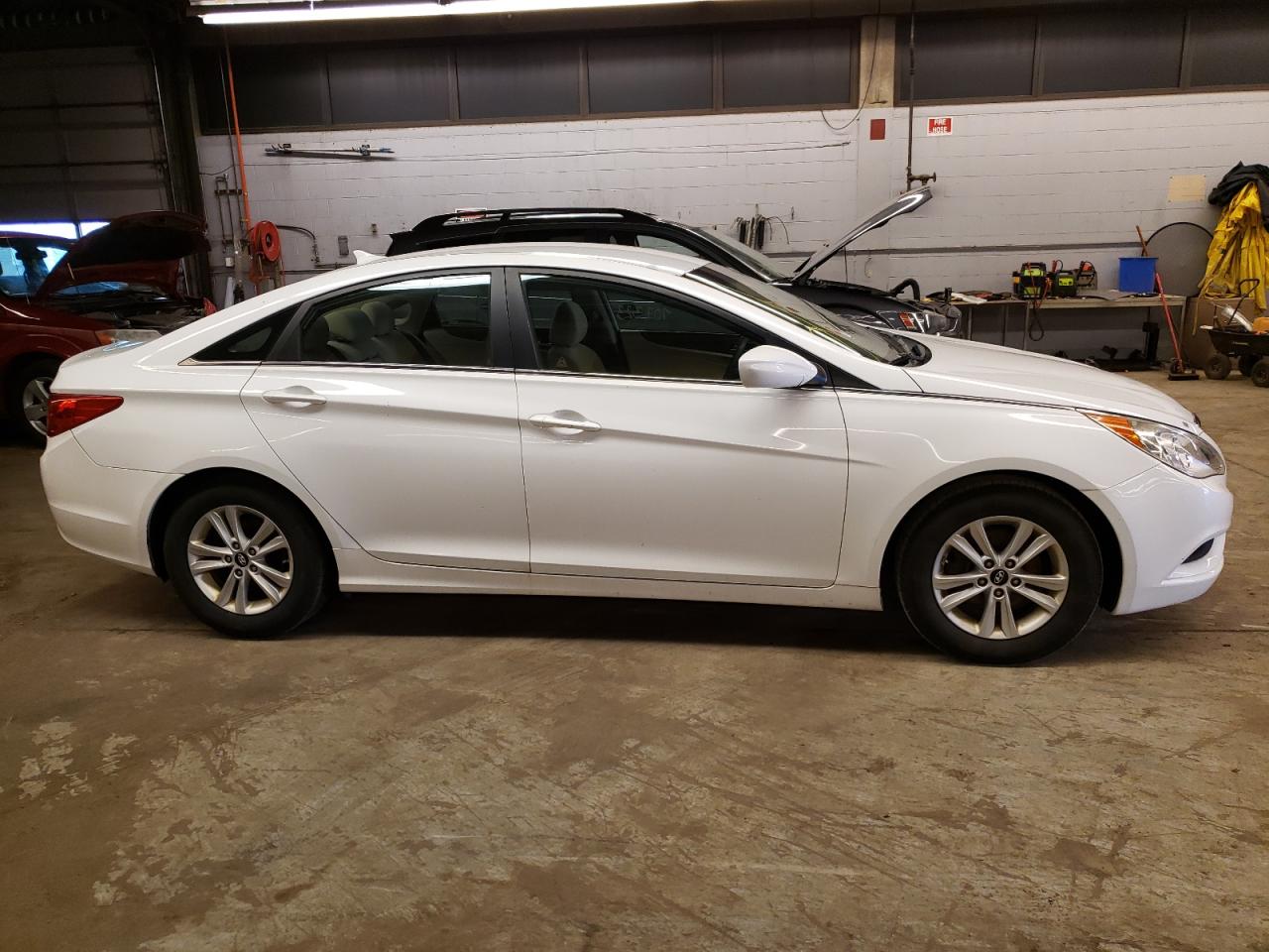 Photo 9 from auction – 2011 HYUNDAI SONATA GLS with VIN 5NPEB4AC7BH169440