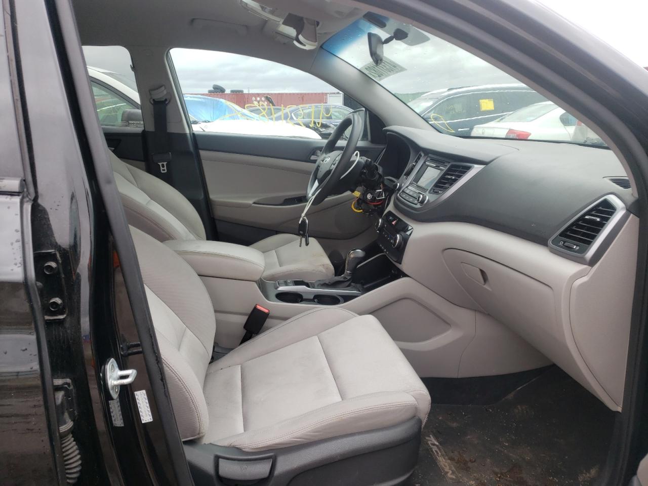 Photo 5 from auction – 2016 HYUNDAI TUCSON LIM with VIN KM8J3CA47GU106989