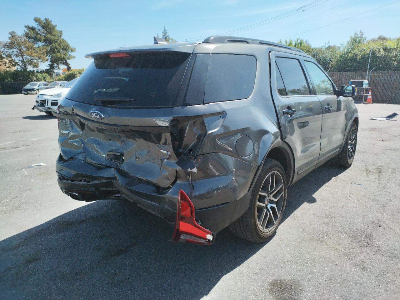 Photo 4 from auction – 2017 FORD EXPLORER S with VIN 1FM5K8GTXHGA04005