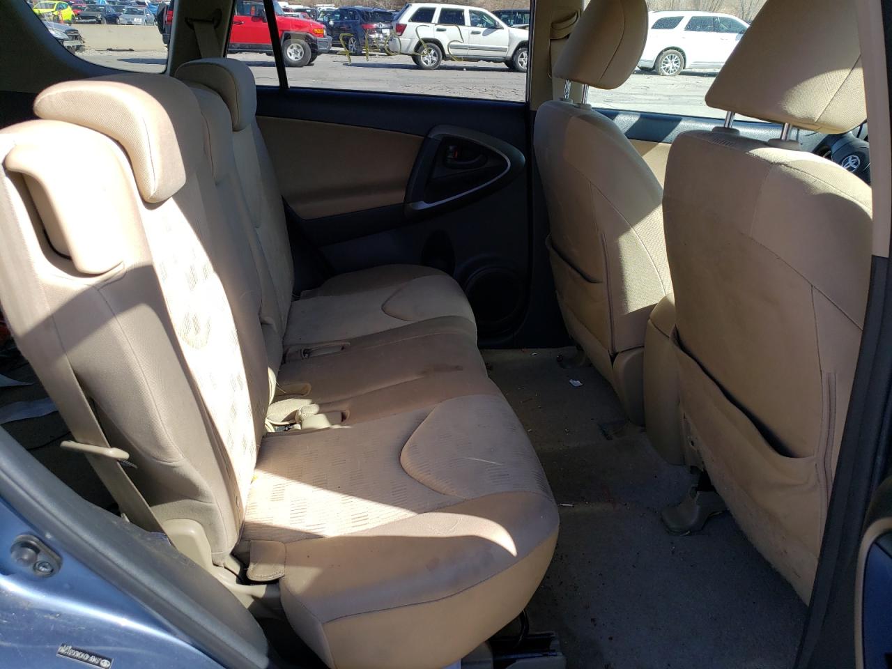 Photo 6 from auction – 2010 TOYOTA RAV4 with VIN JTMBF4DV0AD031280
