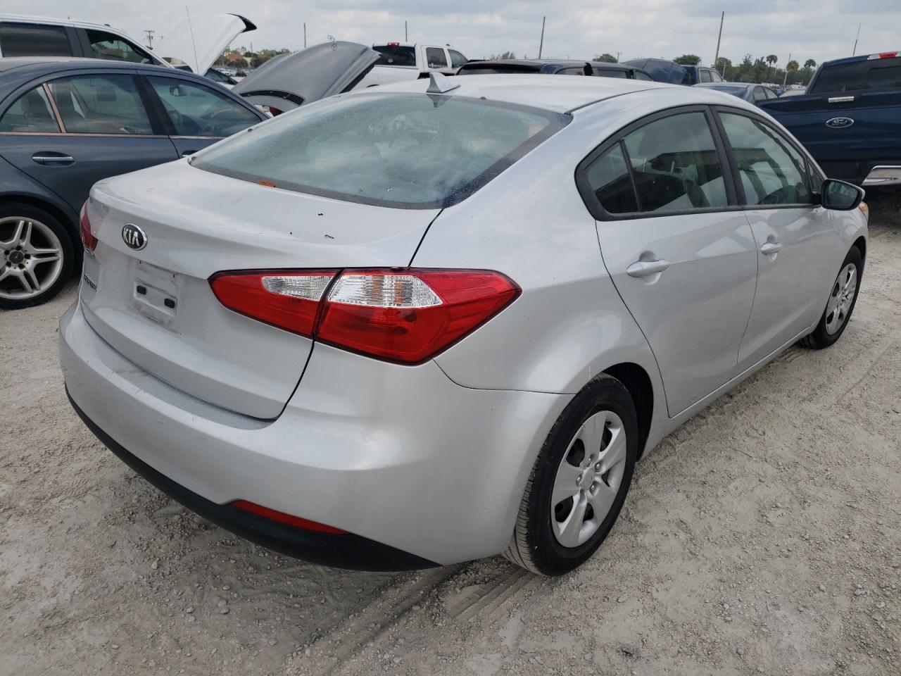 Photo 4 from auction – 2016 KIA FORTE LX with VIN KNAFK4A64G5542503
