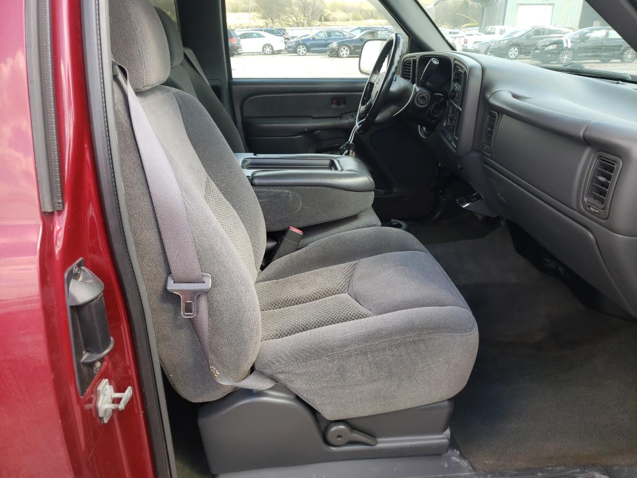 Photo 5 from auction – 2005 CHEVROLET SILVERADO with VIN 1GCEC19T55E321316