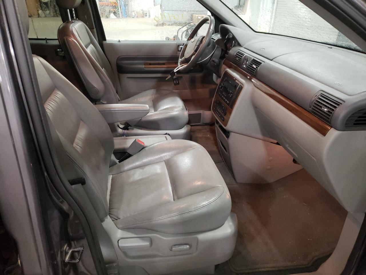 Photo 5 from auction – 2005 FORD FREESTAR L with VIN 2FMZA58265BA04689