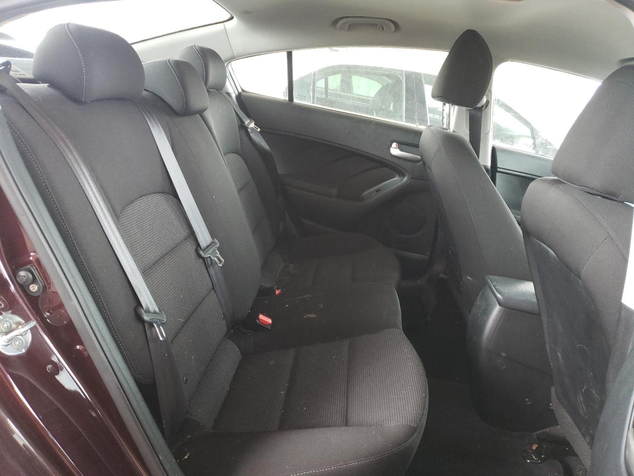 Photo 6 from auction – 2018 KIA FORTE LX with VIN 3KPFK4A74JE270543