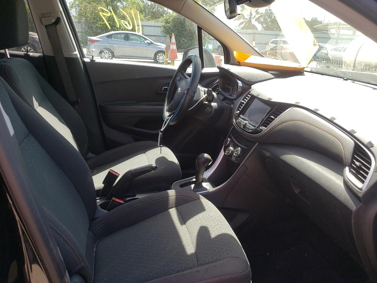 Photo 5 from auction – 2021 CHEVROLET TRAX LS with VIN KL7CJNSB4MB337008