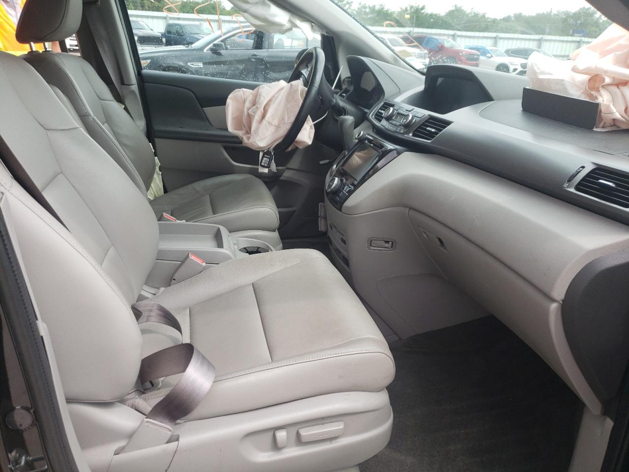 Photo 5 from auction – 2015 HONDA ODYSSEY TO with VIN 5FNRL5H91FB105879