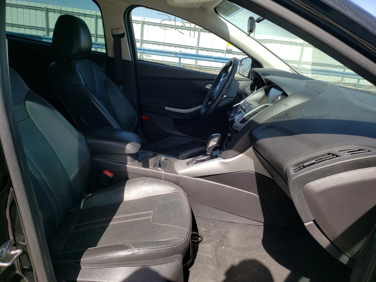 Photo 5 from auction – 2014 FORD FOCUS SE with VIN 1FADP3K20EL420897