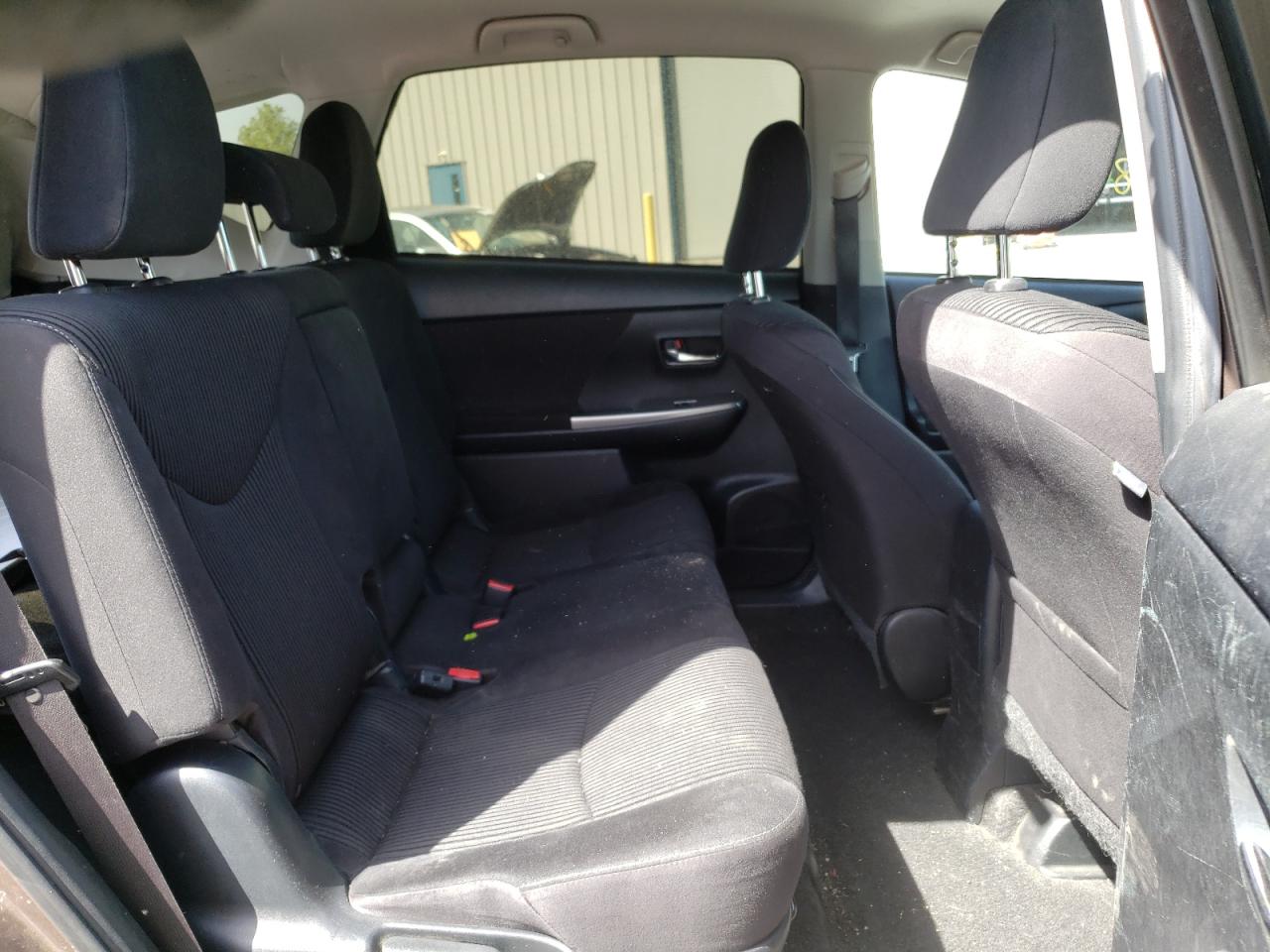 Photo 6 from auction – 2015 TOYOTA PRIUS V with VIN JTDZN3EU3FJ035768