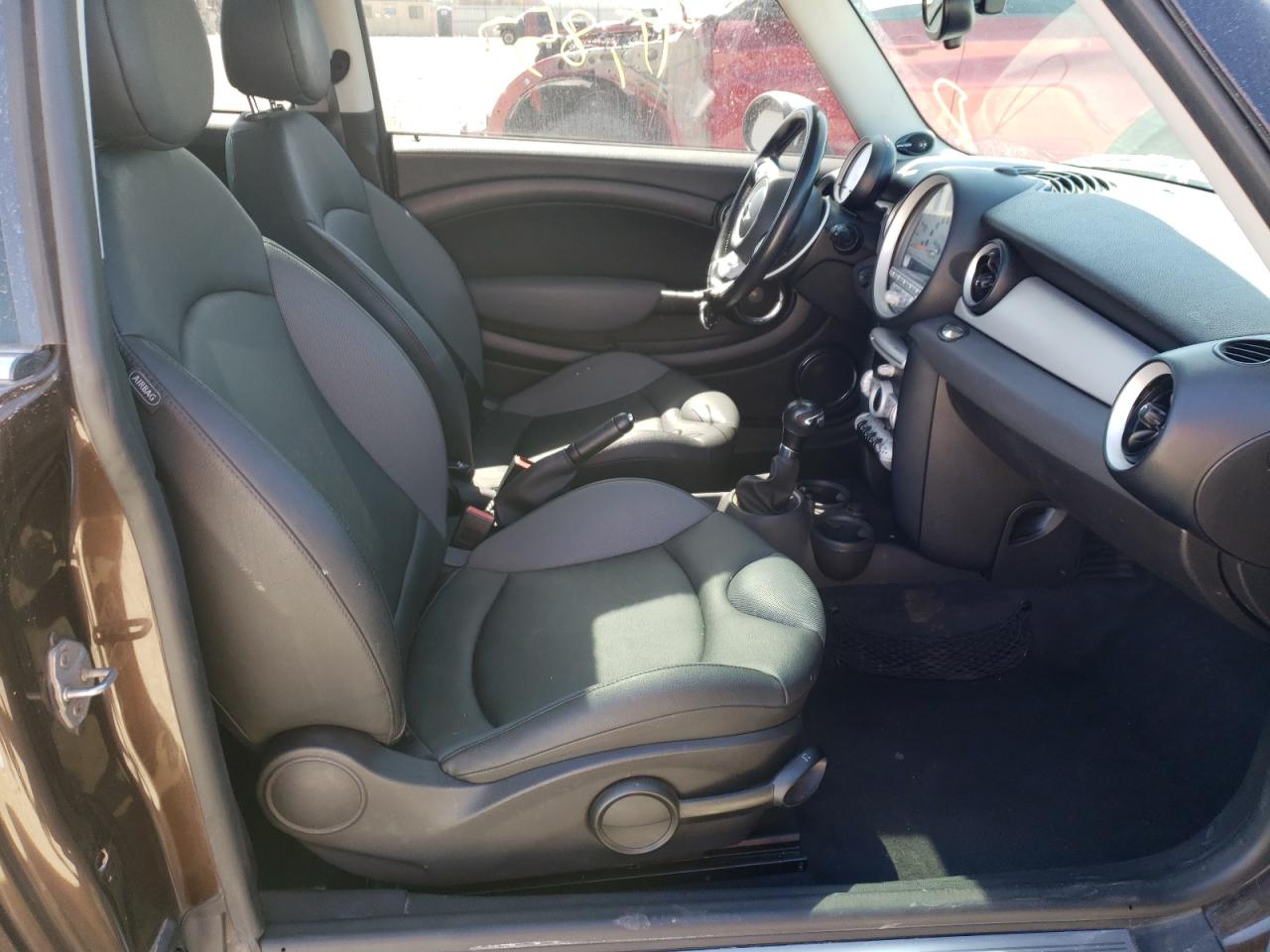 Zdjęcie 5 z aukcji – 2010 MINI COOPER CLU z VIN WMWML3C59ATX37910