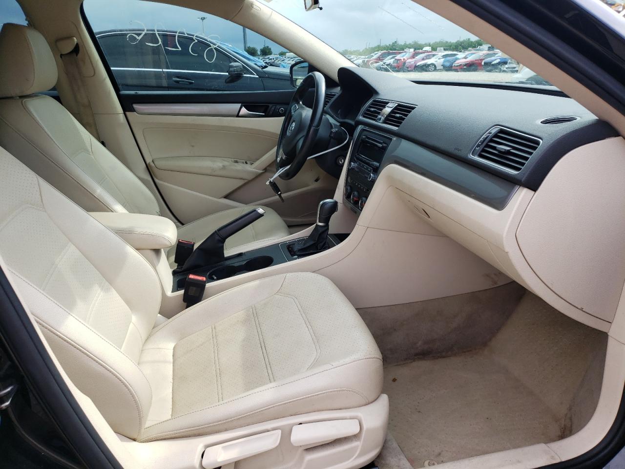 Photo 5 from auction – 2014 VOLKSWAGEN PASSAT S with VIN 1VWAS7A3XEC118642