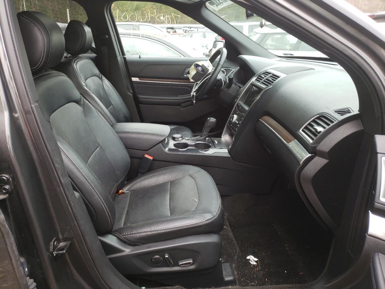 Photo 5 from auction – 2017 FORD EXPLORER L with VIN 1FM5K8F82HGC38071