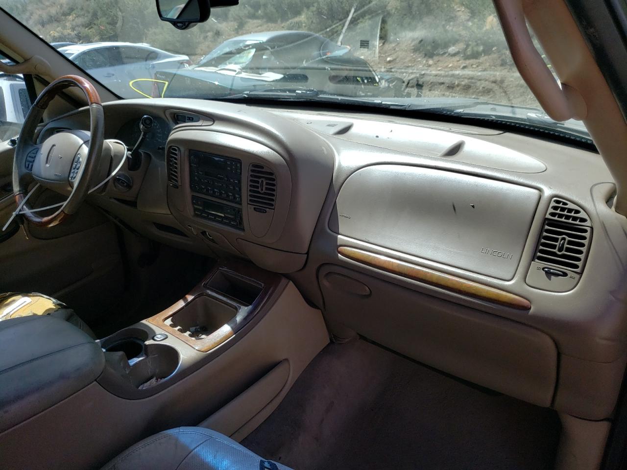 Photo 9 from auction – 2001 LINCOLN NAVIGATOR with VIN 5LMEU27R01LJ17533