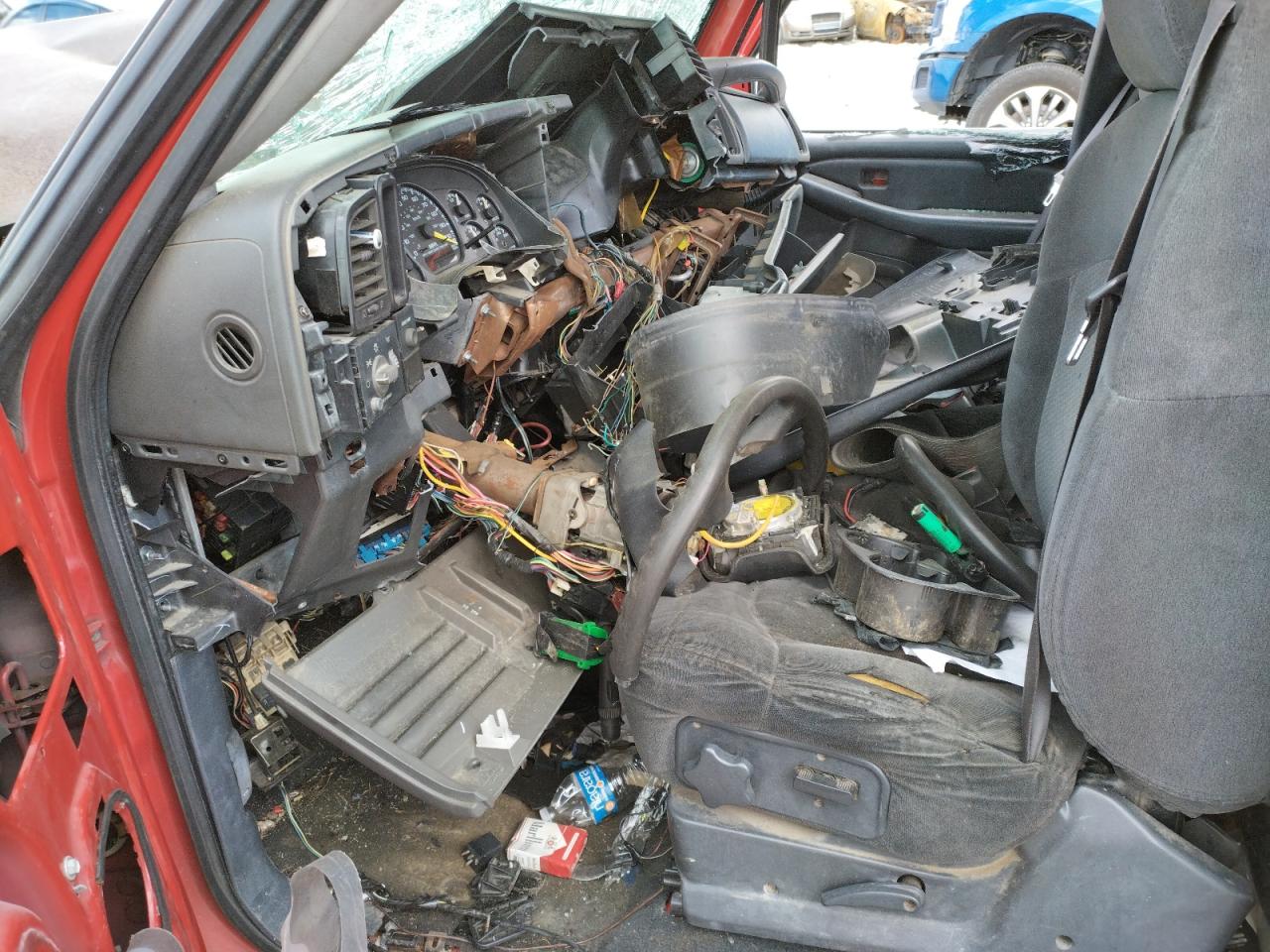 Photo 5 from auction – 2000 CHEVROLET SILVERADO with VIN 1GCEC14W3YZ166053