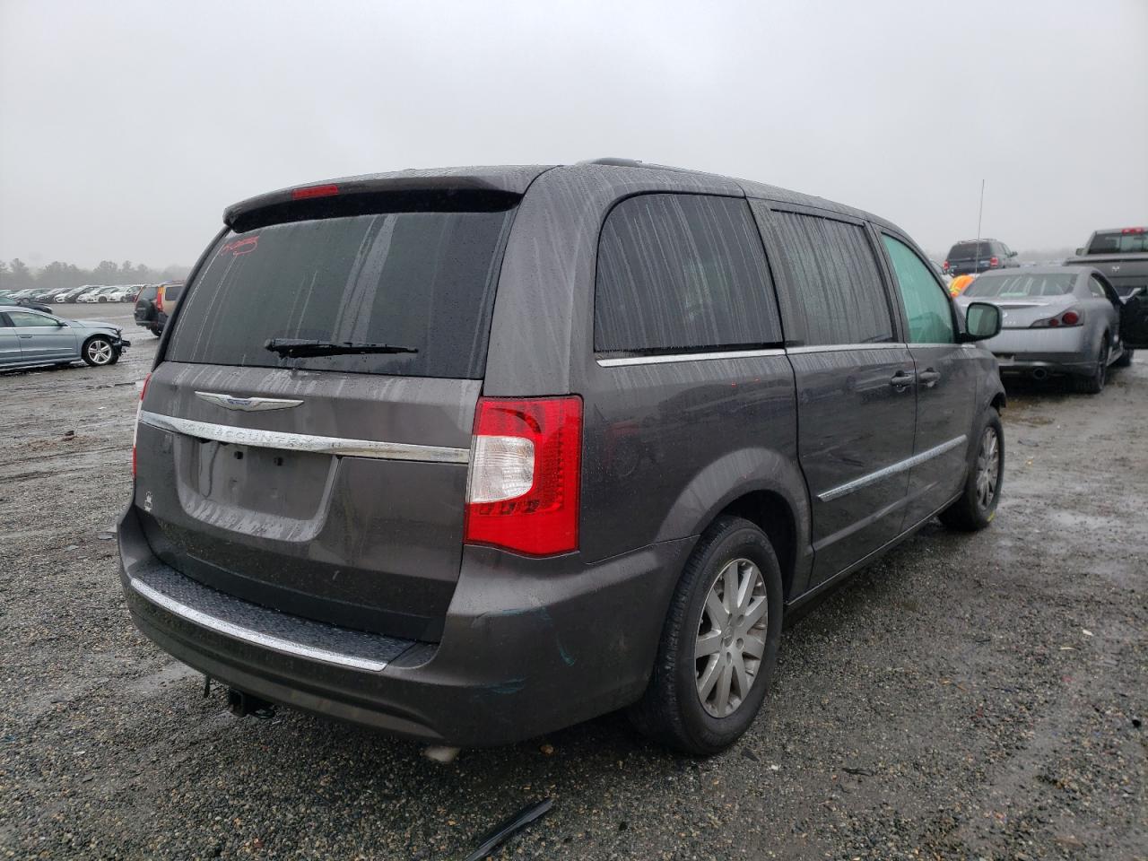 Photo 4 from auction – 2015 CHRYSLER TOWN & COU with VIN 2C4RC1BG4FR743094