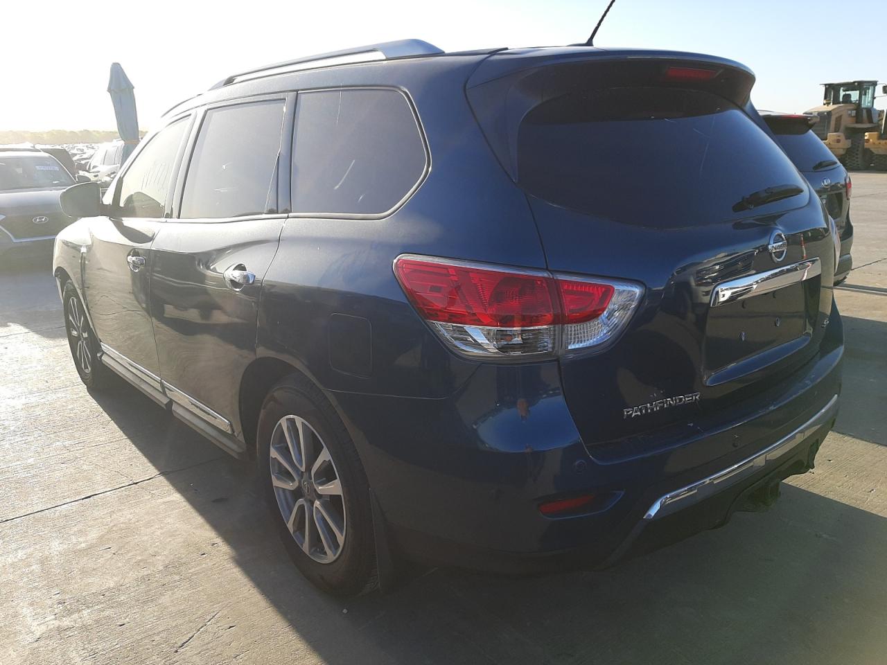 Фото 3 с аукциона – 2015 NISSAN PATHFINDER с VIN 5N1AR2MN4FC600616