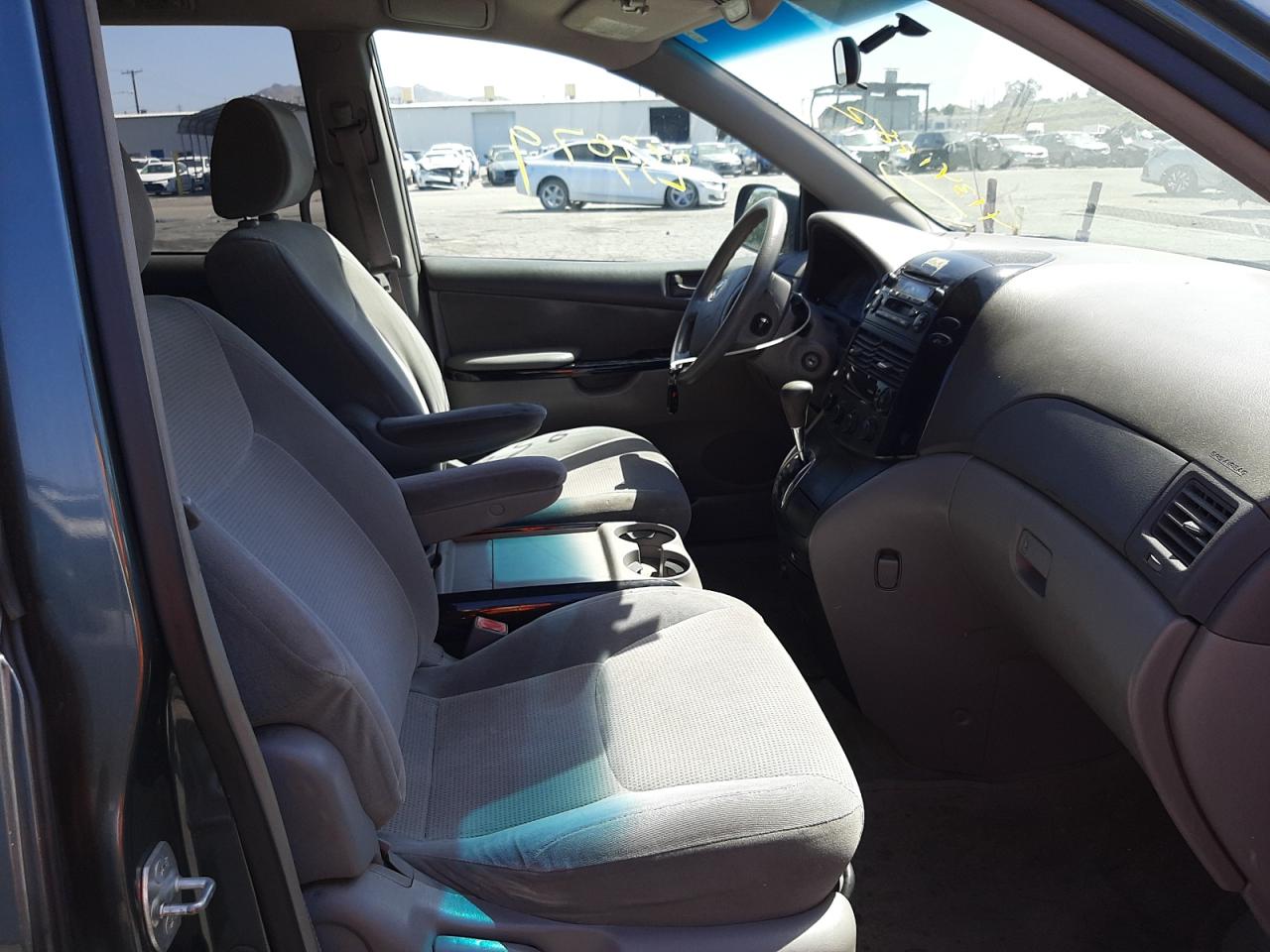 Photo 5 from auction – 2004 TOYOTA SIENNA CE with VIN 5TDZA23C54S048781