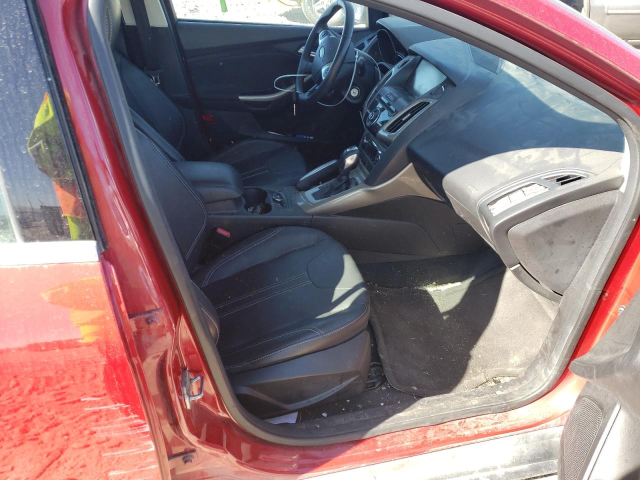 Photo 5 from auction – 2012 FORD FOCUS SEL with VIN 1FAHP3M23CL452657