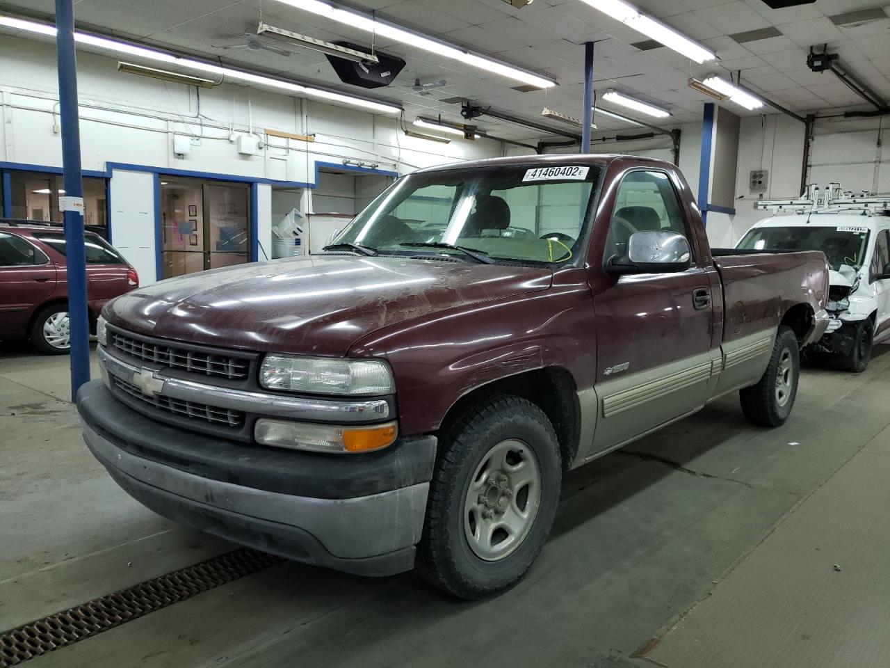 Photo 2 from auction – 2000 CHEVROLET SILVERADO with VIN 1GCEC14T2YE174285