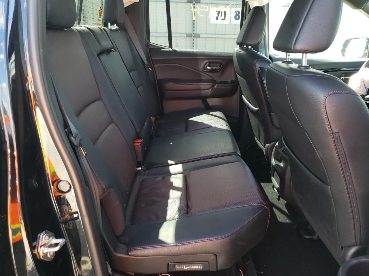 Photo 6 from auction – 2017 HONDA RIDGELINE with VIN 5FPYK3F88HB039421