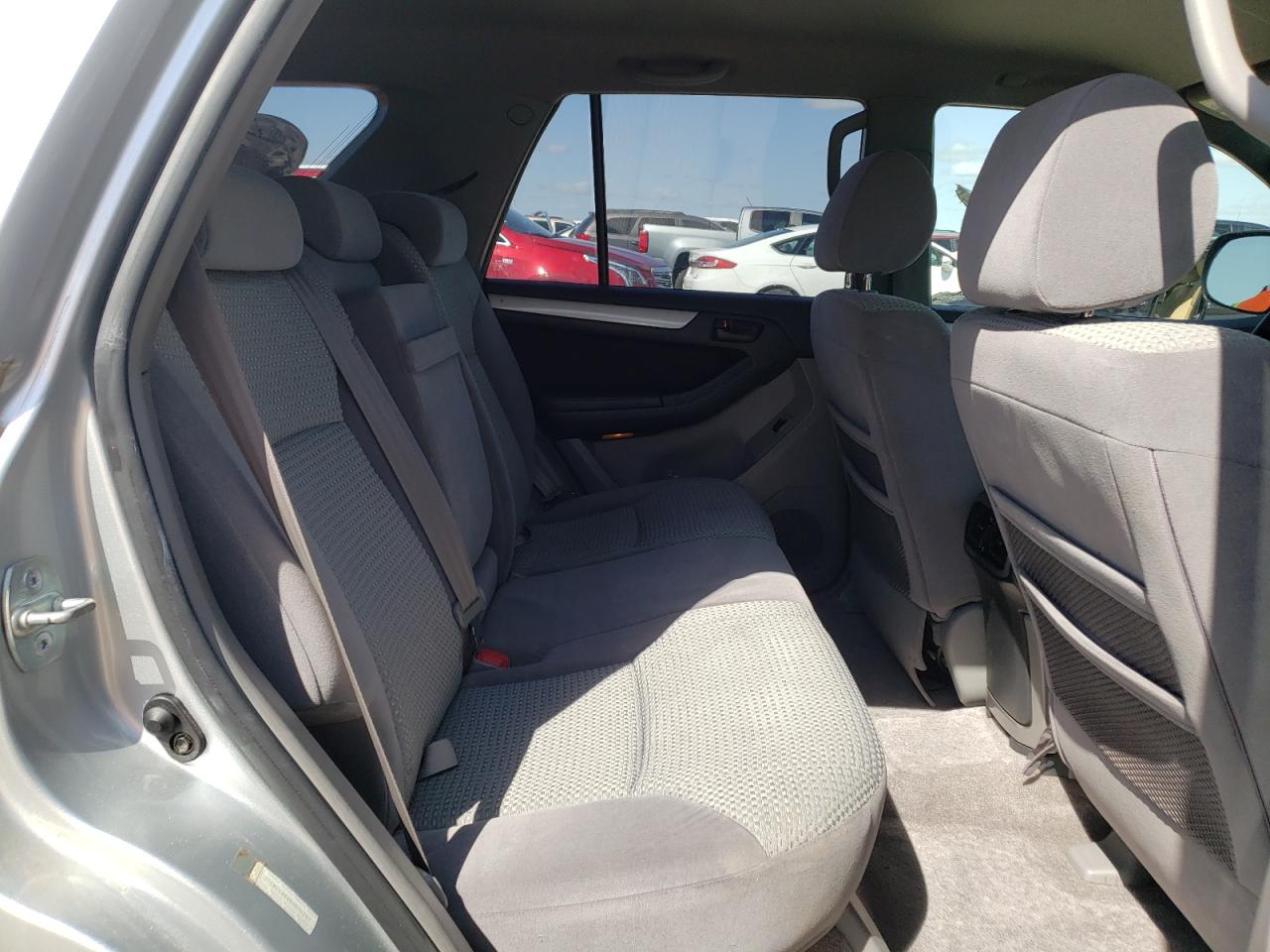 Photo 6 from auction – 2005 TOYOTA 4RUNNER SR with VIN JTEBU14R950070157
