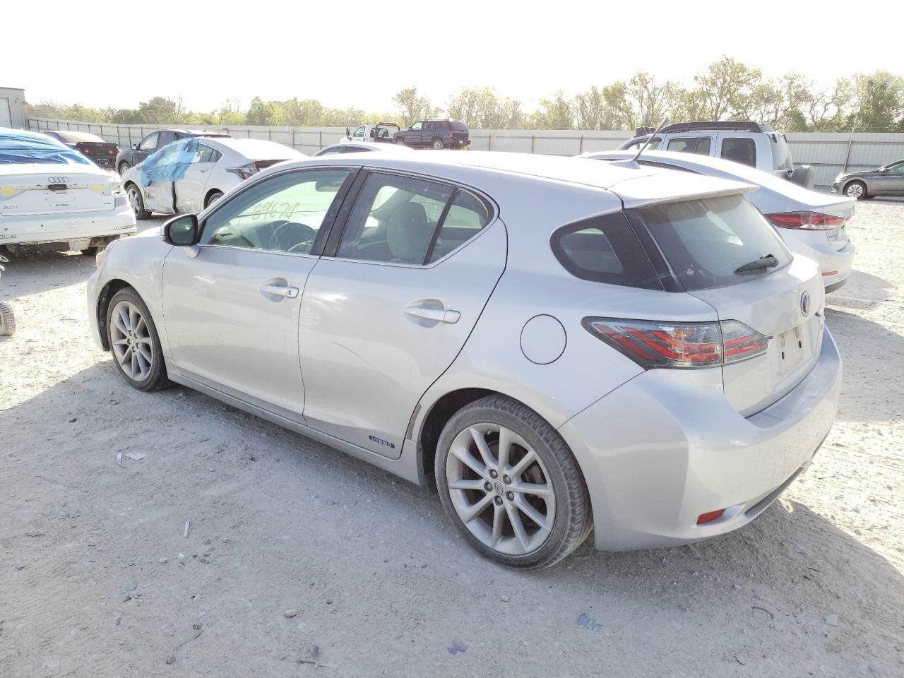 Photo 3 from auction – 2011 LEXUS CT 200 with VIN JTHKD5BH1B2011947