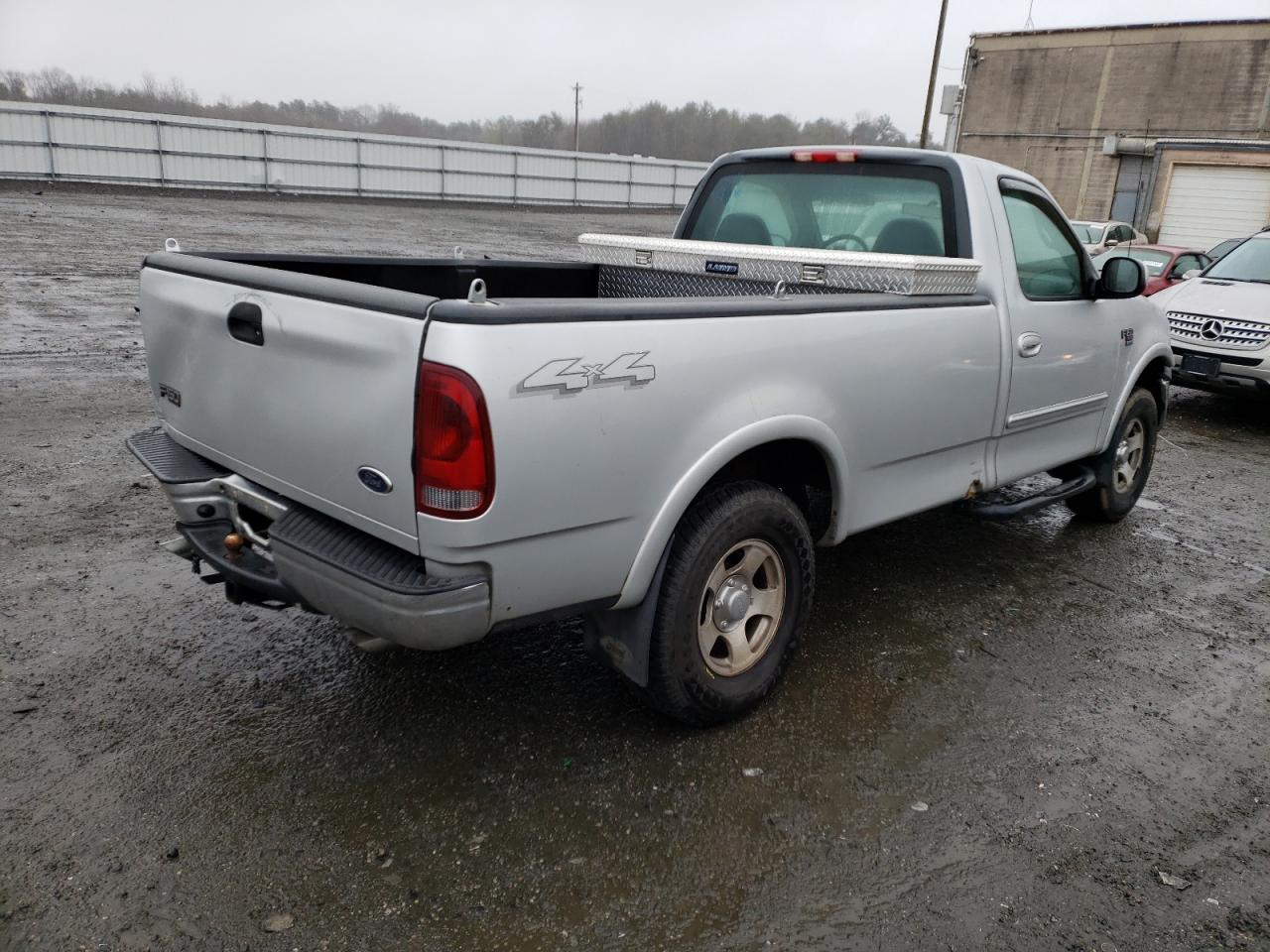 Photo 4 from auction – 2002 FORD F150 with VIN 1FTRF18W22NA22866