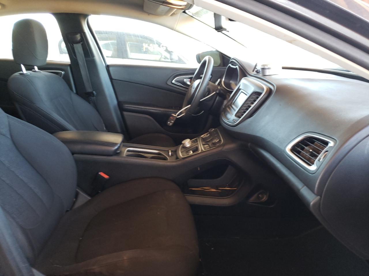 Photo 5 from auction – 2015 CHRYSLER 200 LIMITE with VIN 1C3CCCABXFN557357