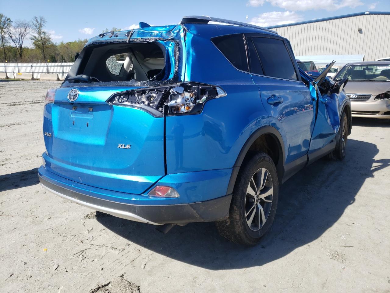 Photo 4 from auction – 2016 TOYOTA RAV4 XLE with VIN JTMWFREV0GJ066439